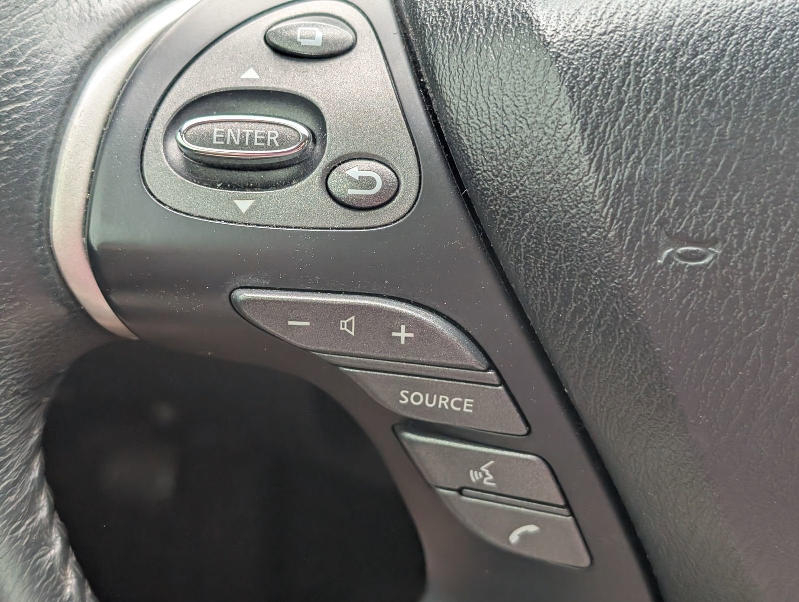 2018 Nissan Pathfinder SV