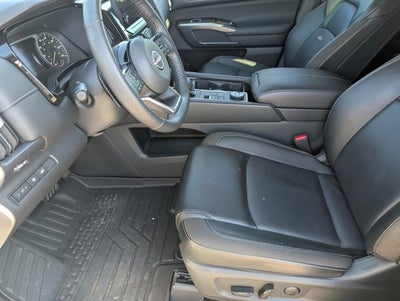 2024 Nissan Pathfinder SL