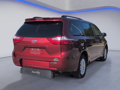 2017 Toyota Sienna XLE