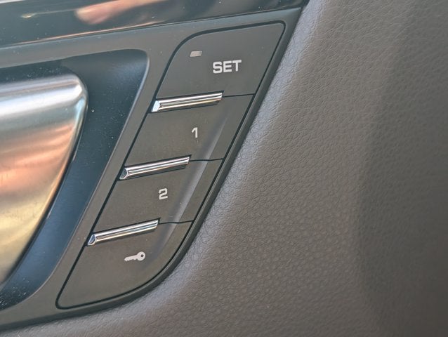2022 Porsche Macan Base