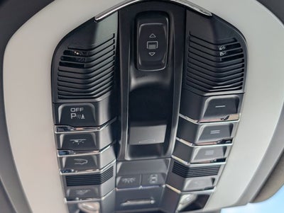 2022 Porsche Macan Base