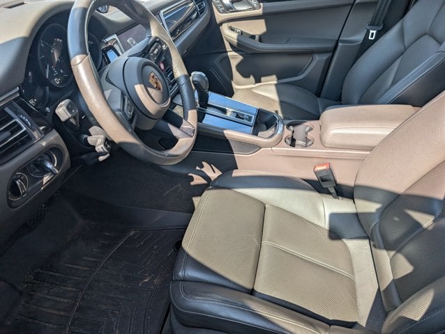 2022 Porsche Macan Base